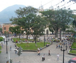 Armenia: Parque Santander.  Fuente: Panoramio.com - Foto por Arturo Rivera-Jerez